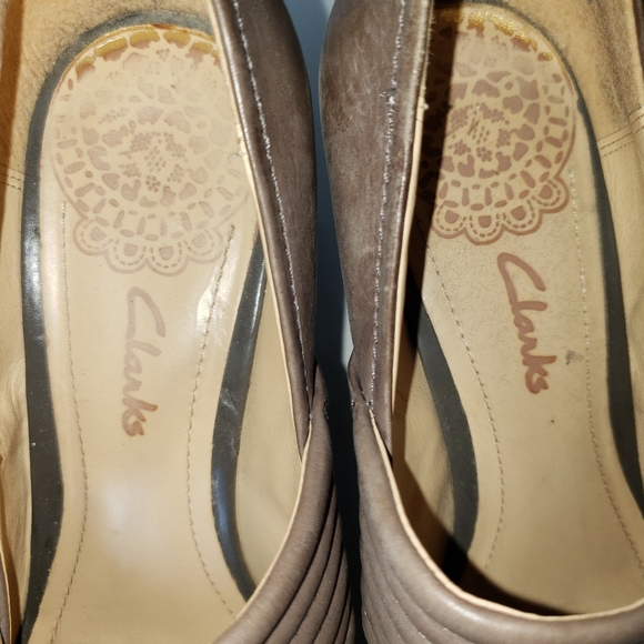 Clarks Mary Janes Tan Leather Women Size 5 Excellent Condition - Picture 4 of 6